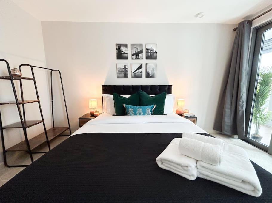 Stylish Urban Sanctuary With Parking Apartment London Bagian luar foto