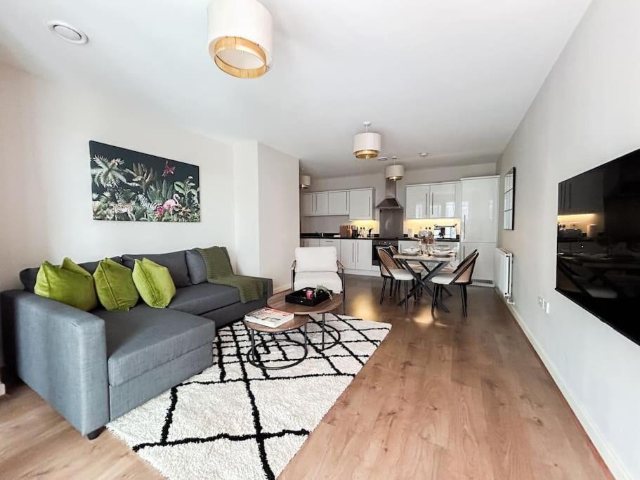 Stylish Urban Sanctuary With Parking Apartment London Bagian luar foto