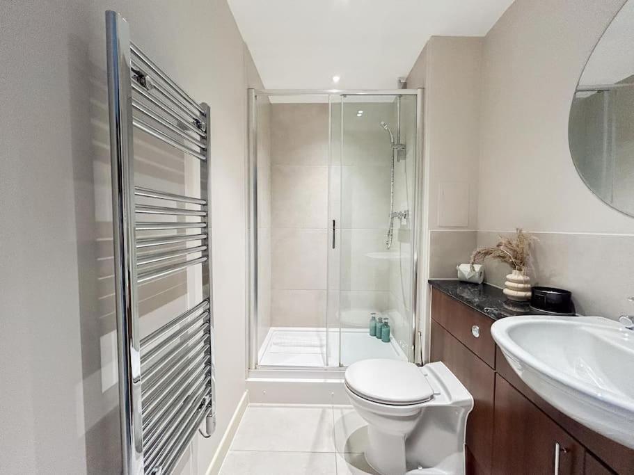 Stylish Urban Sanctuary With Parking Apartment London Bagian luar foto