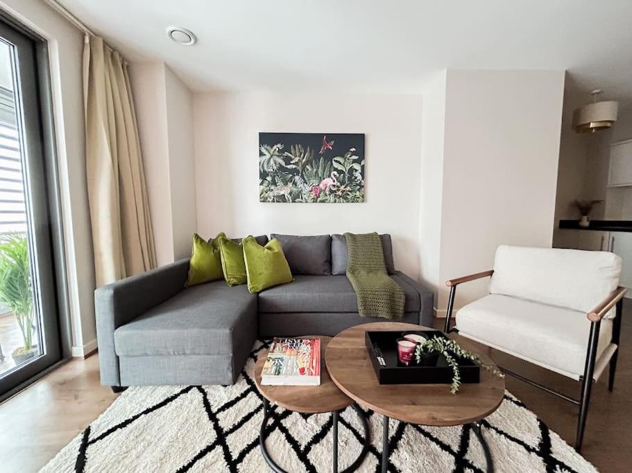 Stylish Urban Sanctuary With Parking Apartment London Bagian luar foto
