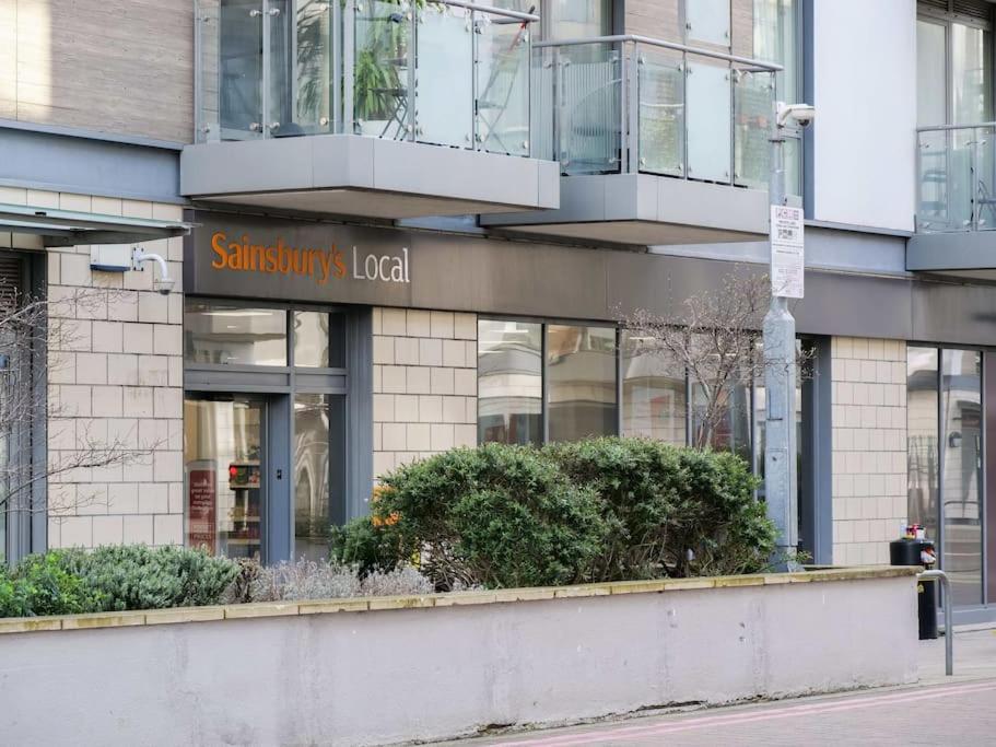 Stylish Urban Sanctuary With Parking Apartment London Bagian luar foto