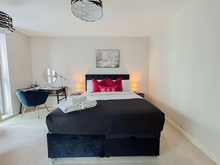 Stylish Urban Sanctuary With Parking Apartment London Bagian luar foto