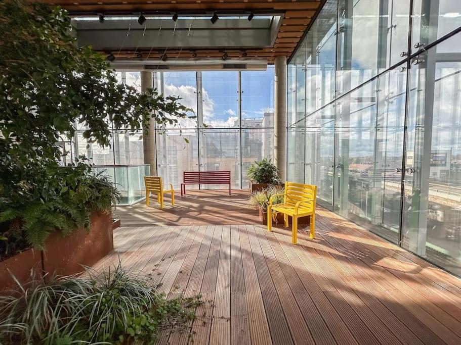 Stylish Urban Sanctuary With Parking Apartment London Bagian luar foto
