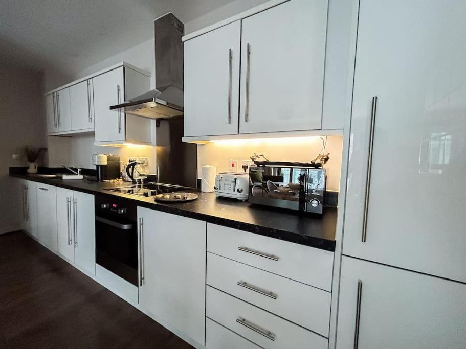 Stylish Urban Sanctuary With Parking Apartment London Bagian luar foto