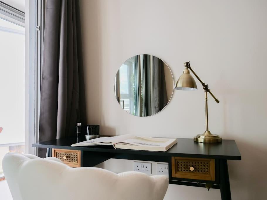 Stylish Urban Sanctuary With Parking Apartment London Bagian luar foto