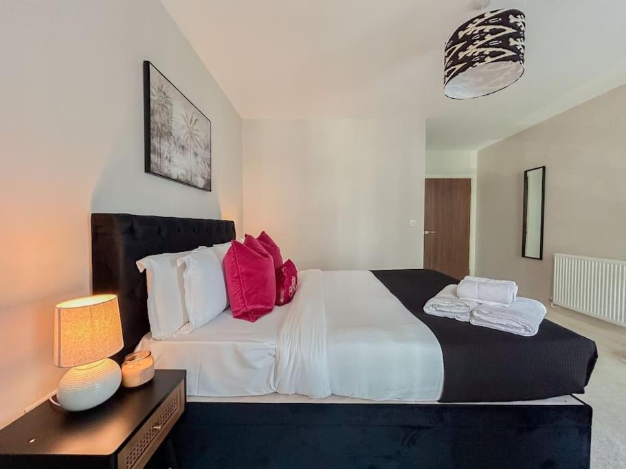 Stylish Urban Sanctuary With Parking Apartment London Bagian luar foto