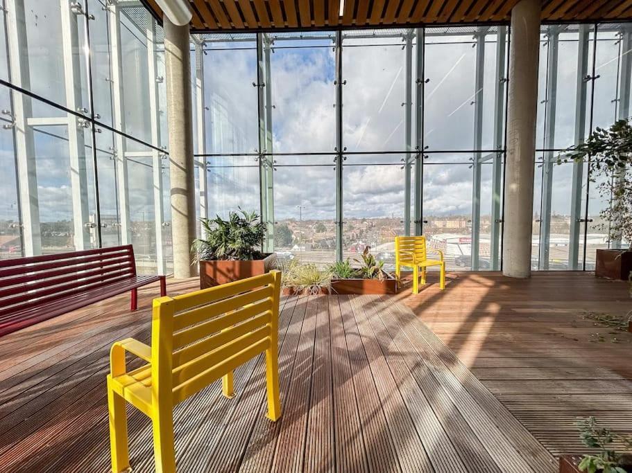 Stylish Urban Sanctuary With Parking Apartment London Bagian luar foto